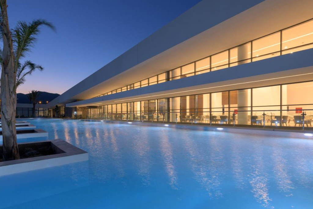 Gennadi Grand Resort | zwembad avonds